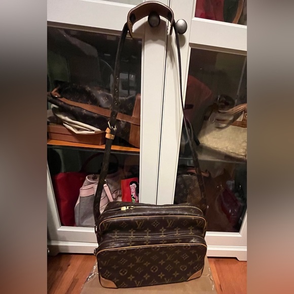 Louis Vuitton Nile Crossbody Bag - Picture 2 of 16